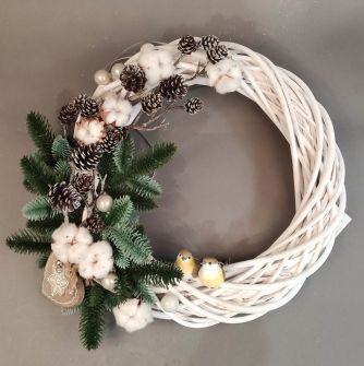 Венок с шишками и хлопком